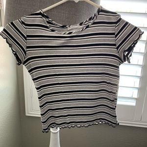 Tillys cropped short sleeve